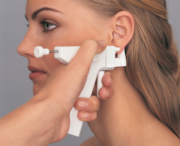 PIERCER UCHA BLOMDAHL STANDARD, startovací souprava, 1 přístroj, 10 plastových náušnic krystal