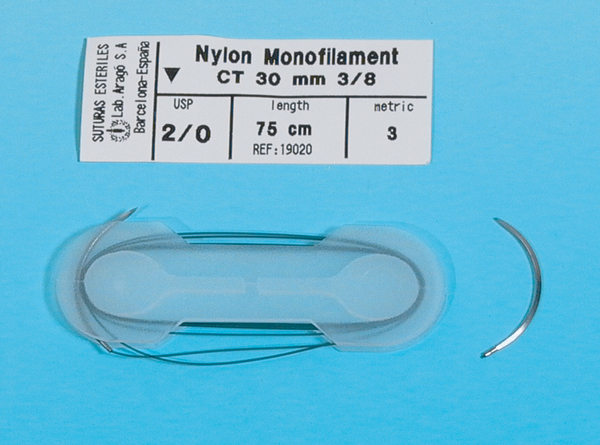 NYLON, jehla CT 15 mm 3/8, polyamidové vlákno 5/0, délka 75 cm