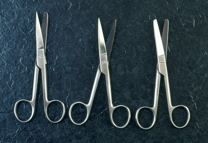 Chirurgické nůžky zahnuté, hrotnaté, délka 14,5 cm