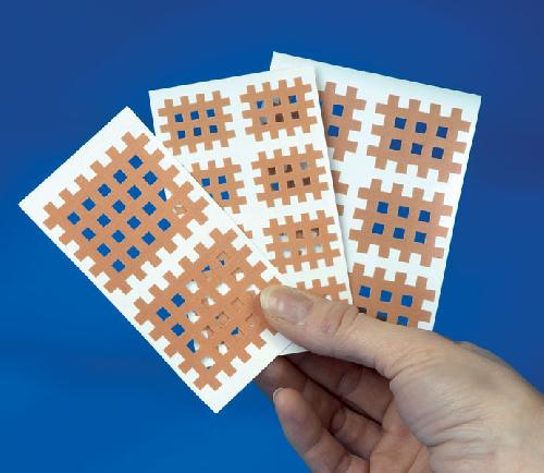 CROSS TAPE, prokrvovací náplast proti bolesti, 6 náplastí, 4 x 3 proužky, hnědá